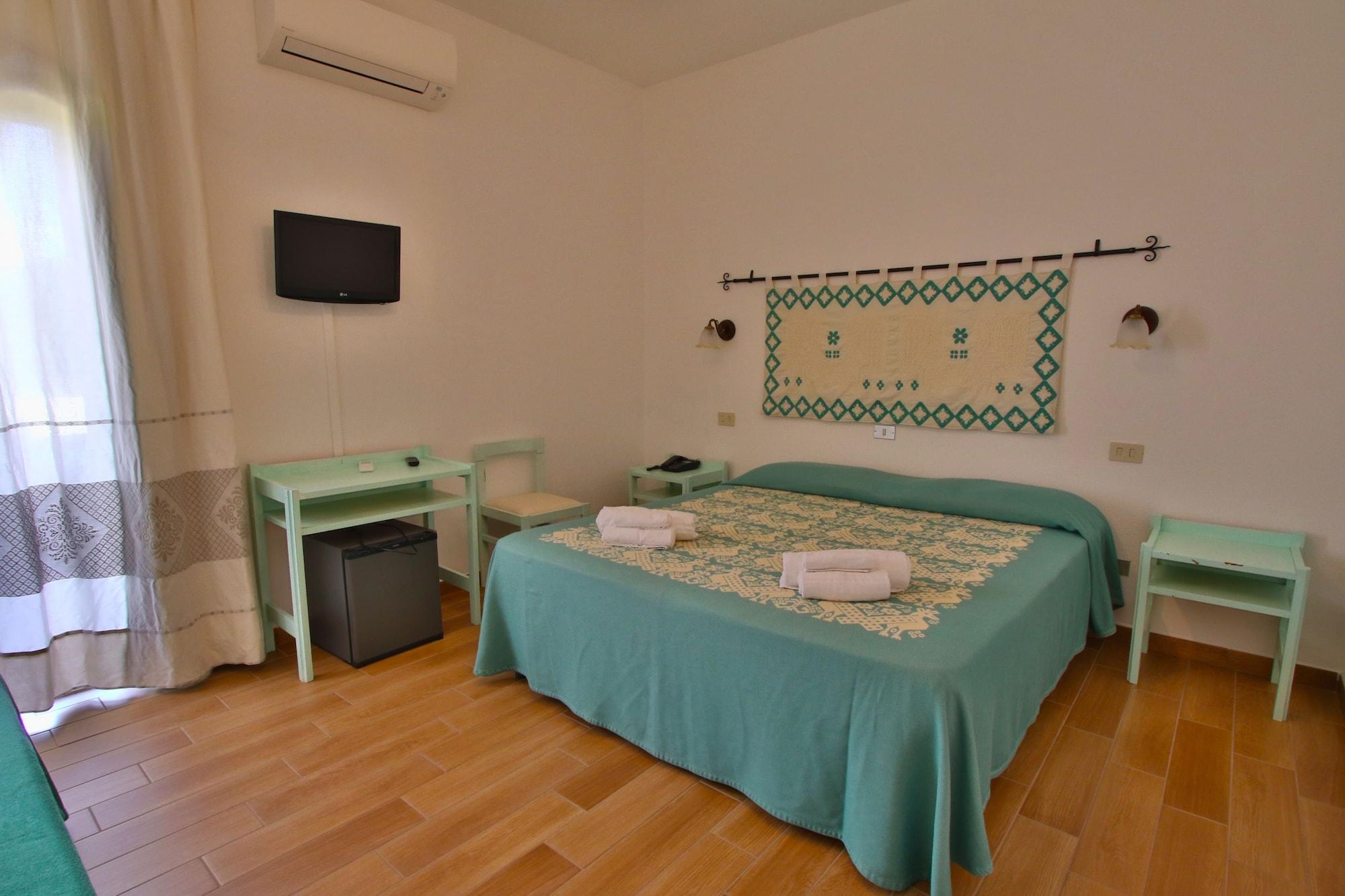 סאן תאודורו Hotel Le Mimose מראה חיצוני תמונה