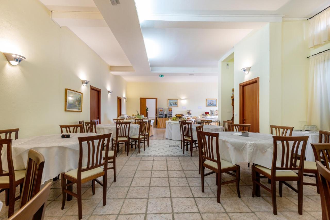 סאן תאודורו Hotel Le Mimose מראה חיצוני תמונה
