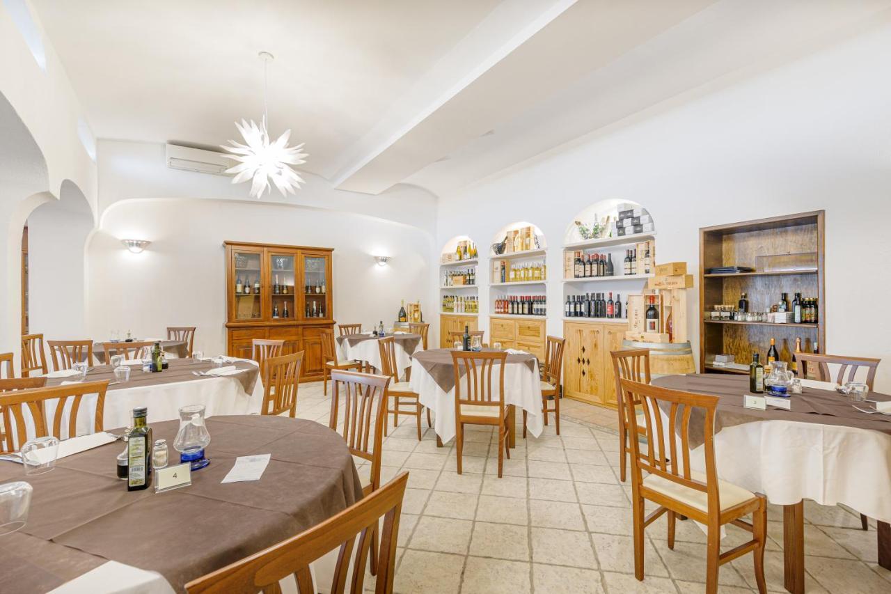 סאן תאודורו Hotel Le Mimose מראה חיצוני תמונה